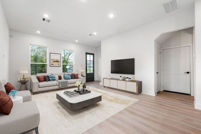 Building Photo - 751 Dumble St