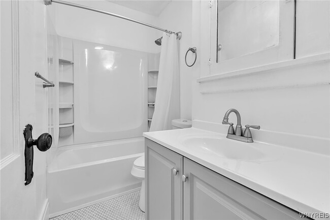 Building Photo - 49 Virgil Ave