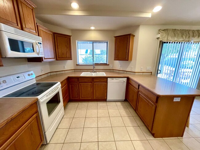 Building Photo - 3 Bedroom Home in Great Neighborhood!