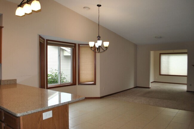 Building Photo - Nice 2 Bedroom 2 Bathroom Twinhome in Somerset