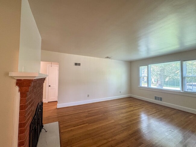 Building Photo - 1653 Fairfax St