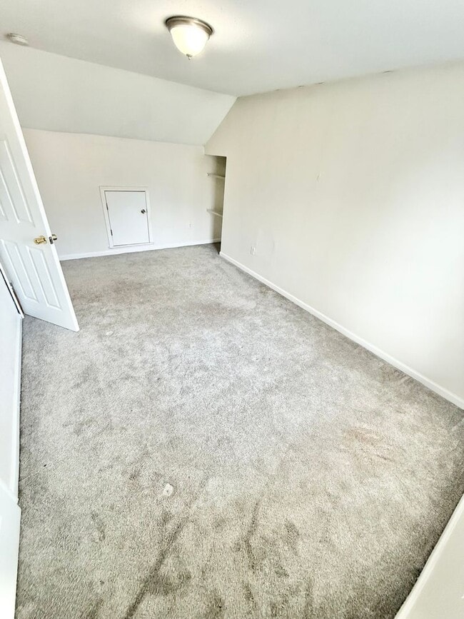 Building Photo - **4bed near MIL base- GRANITE/STAINLESS STEEL Appliances~ Roomates welcome!