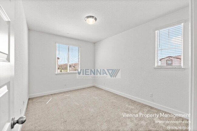 Building Photo - 6000 Waddington Wy