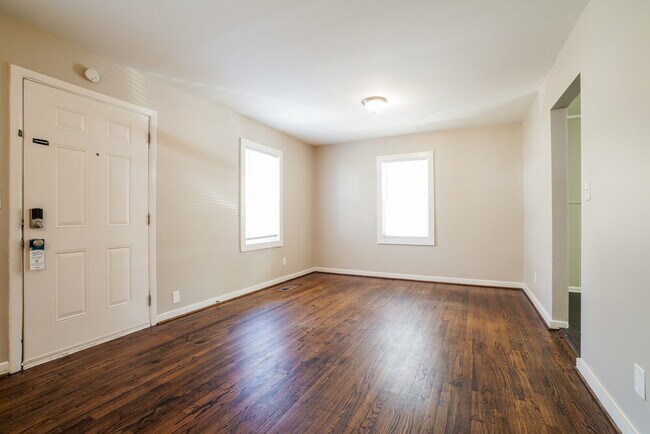 Building Photo - 1340 5th Pl NW