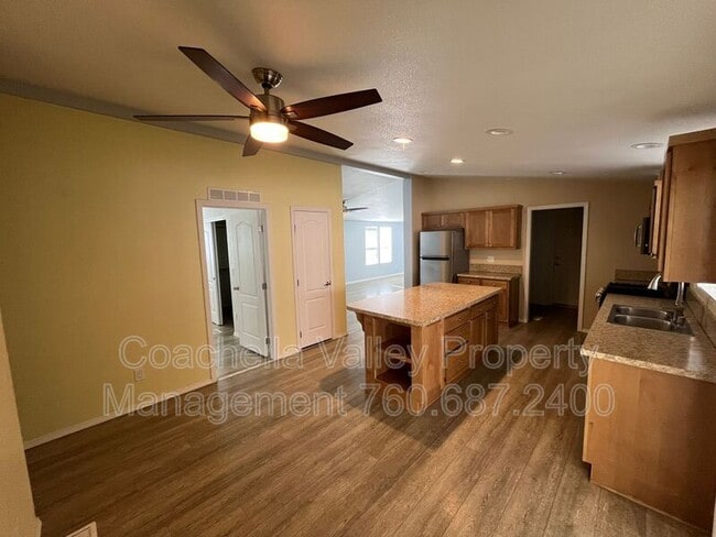 Building Photo - 15300 Palm Dr