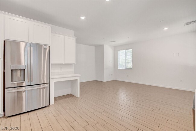 Building Photo - 5730 Sky Pointe Dr