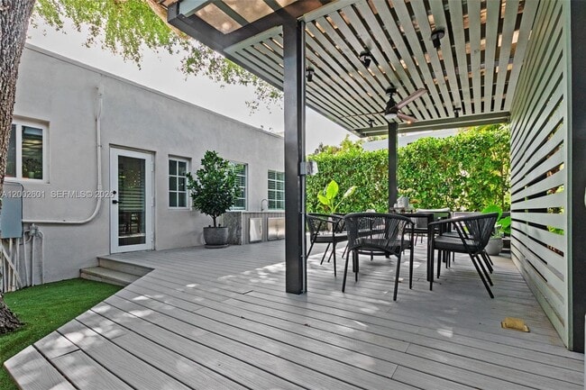 Building Photo - 1502 El Rado St