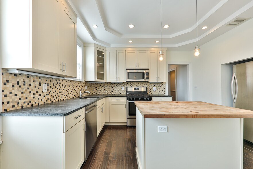 Building Photo - 9 Bellflower St