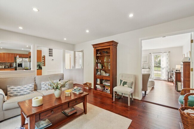 Building Photo - ocated in a sought-after community with to...