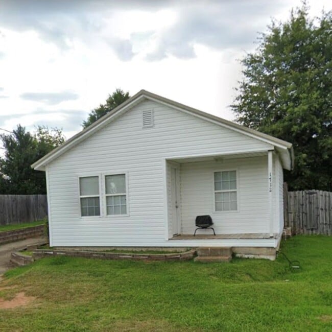 Primary Photo - 1712 10th St E