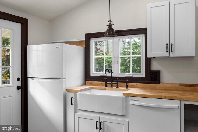 Building Photo - 51 Coryell St