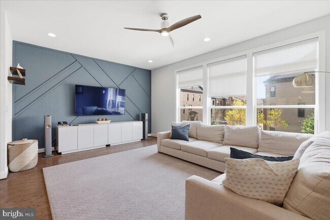 Building Photo - 4537 Plateau Dr