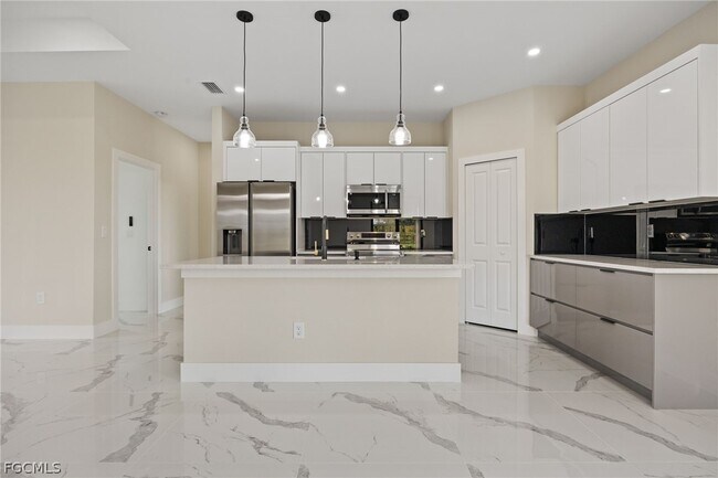 Building Photo - 2713 25th St SW