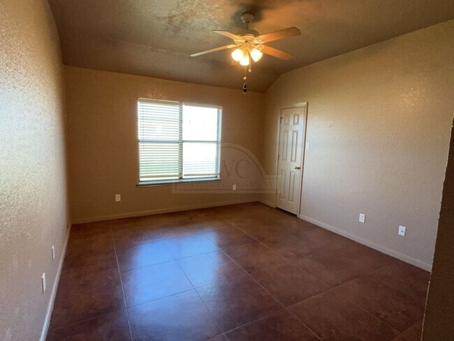 Building Photo - 1203 Cinch Dr