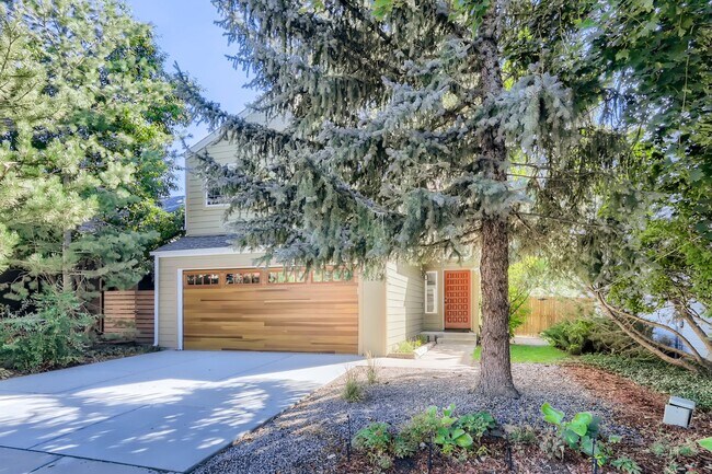 Building Photo - MODERN 2 BED/1.5 BATH IN HEART OF BOULDER!