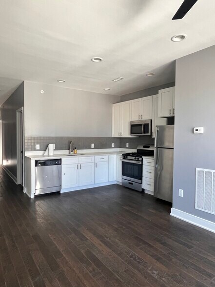 Building Photo - 2635 Livingston St