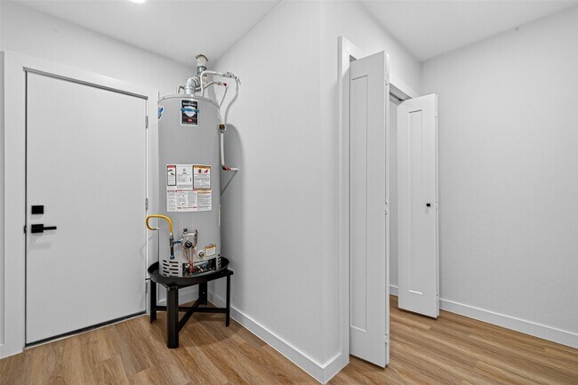 Building Photo - 7131 Mobud Dr