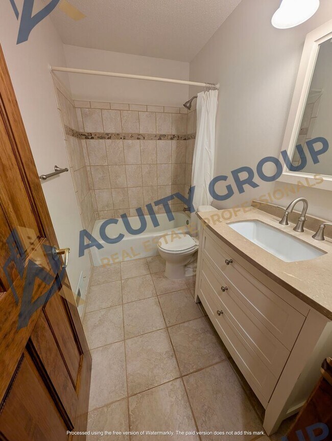 Building Photo - Elm Creek Park adjacent Large 2+BR House For Rent