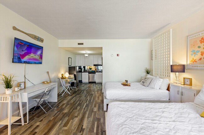 Building Photo - 611 Destiny Dr