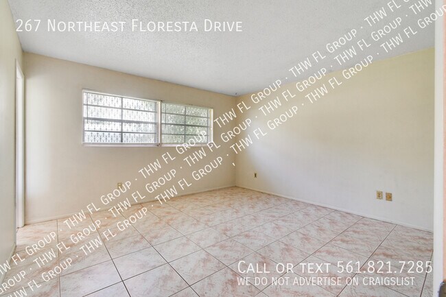 Building Photo - 267 NE Floresta Dr
