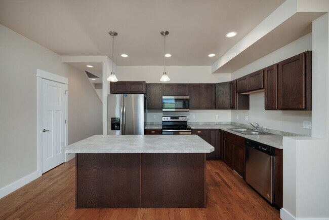 Building Photo - 3380 Davis Ln