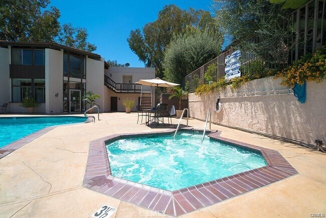 Building Photo - 322 Miraleste Dr