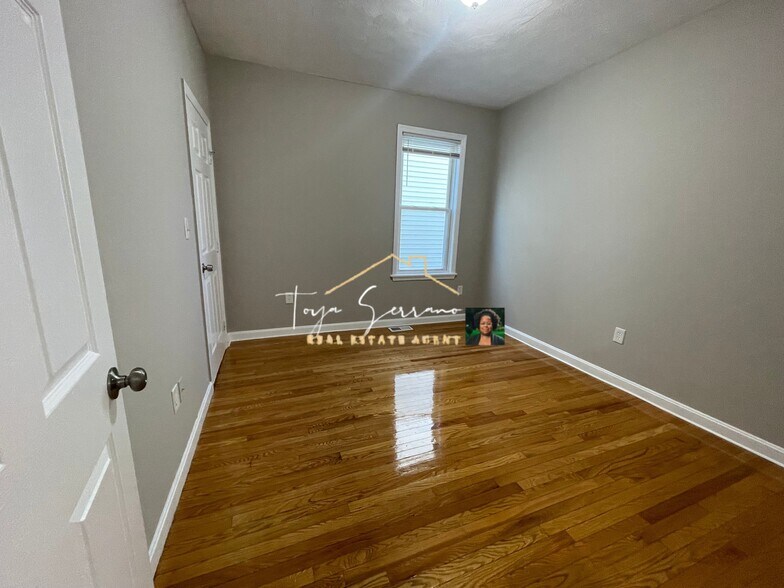 Building Photo - 68 Bellevue St