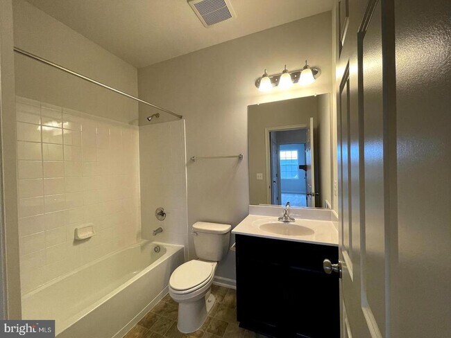 Building Photo - 200 Norland Knoll Dr