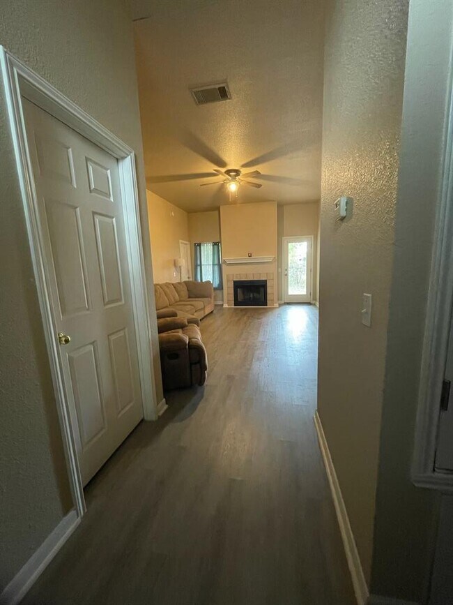 Building Photo - 161 Bunny Trail