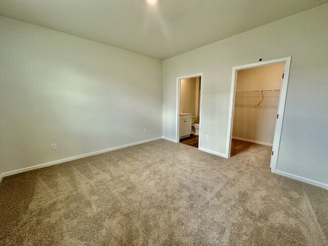 Building Photo - Four Bedroom Single Level Home in the Retreat at East Argent!