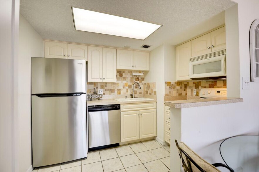 Building Photo - 2700 Ocean Shore Blvd