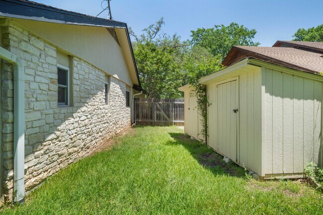Building Photo - 3215 Sesbania Dr