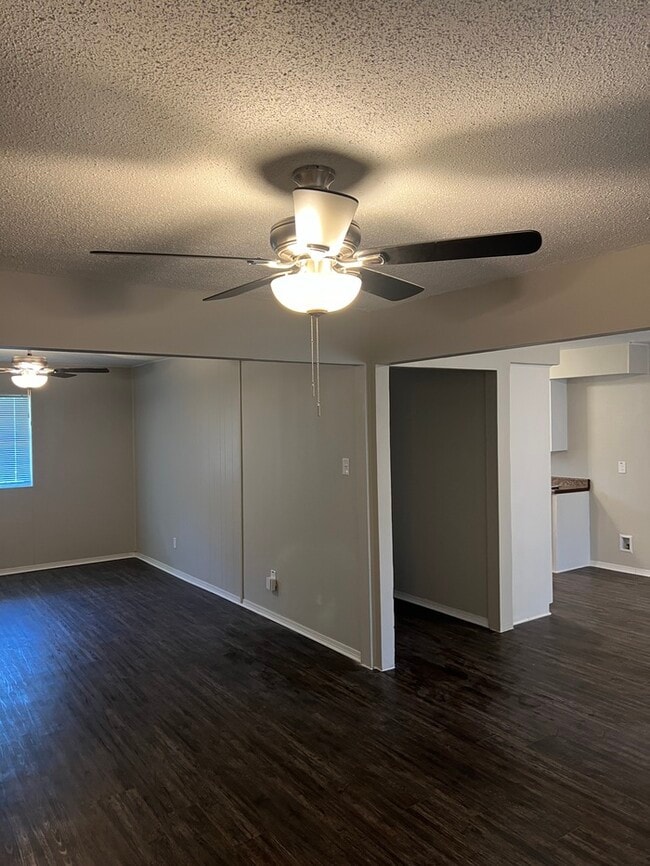 Building Photo - 23 Brookview Dr