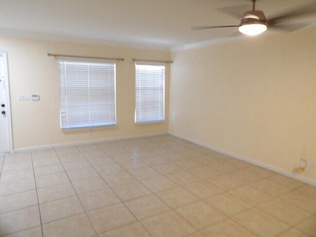 Building Photo - 996 Summit Lake Dr