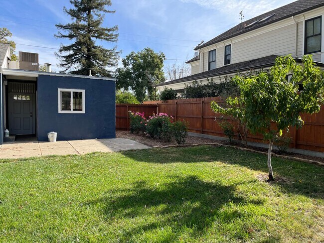 Building Photo - Charming Winters Home