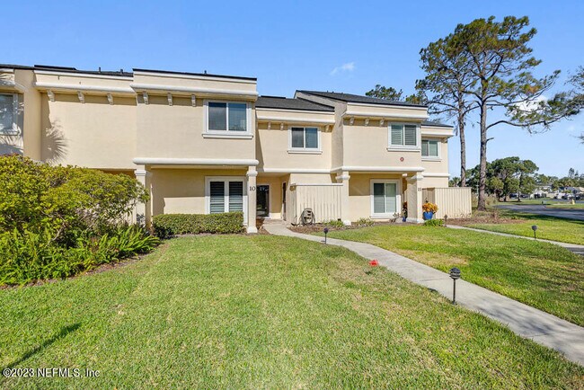 Primary Photo - 10 Cove Rd