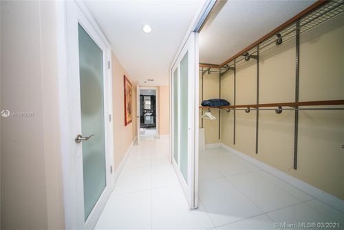 Building Photo - 1717 N Bayshore Dr