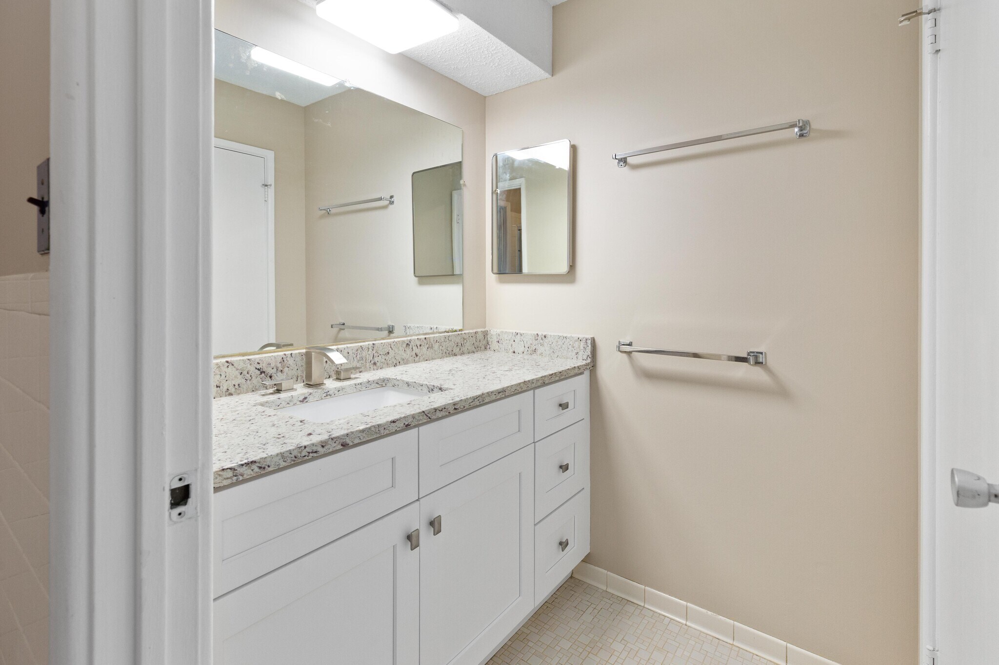 Building Photo - 1545 Cherboneau Pl