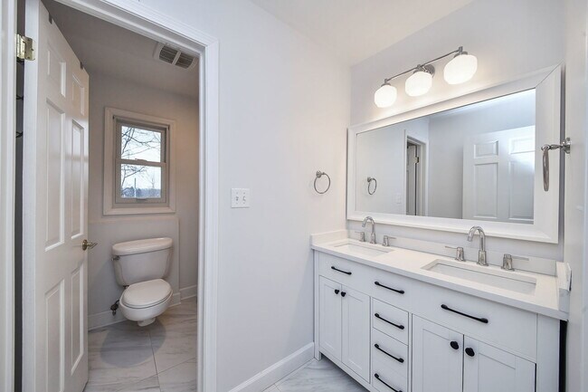 Building Photo - 945 Anne Rd