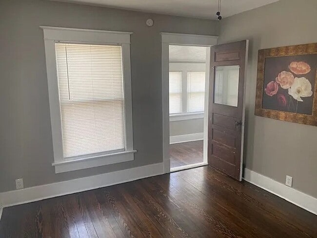 Building Photo - Big 2BR with appliances, nicely updated! Great for students or professor.