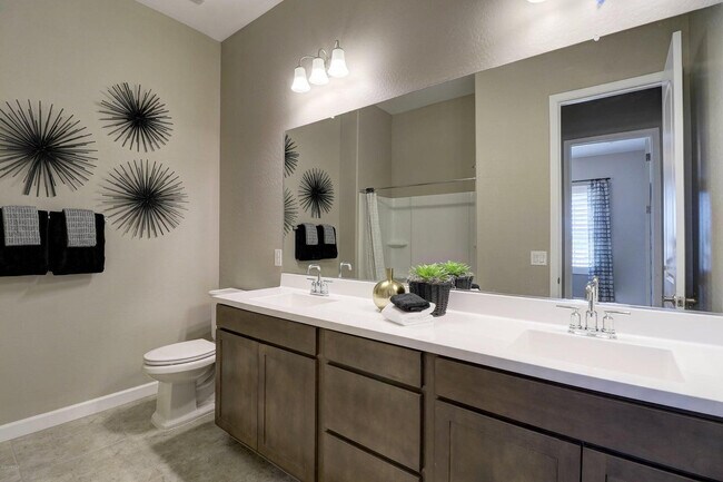 Building Photo - 1255 N Arizona Ave