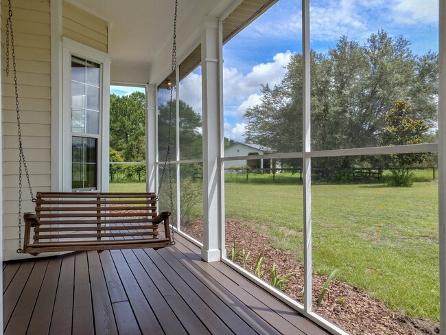 Building Photo - Idyllic Farmhouse in Newberry