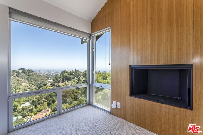 Building Photo - 1260 Linda Flora Dr