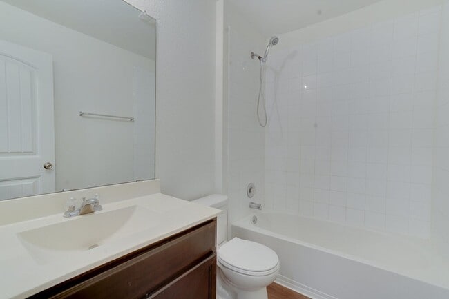 Building Photo - 403 Pentire Way
