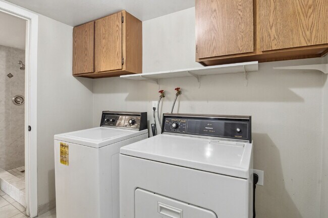 Building Photo - $1,440.95 with $300 off the first month's rent, 1 Bed - 1 Bath, Condo in Aurora with Washer and D...
