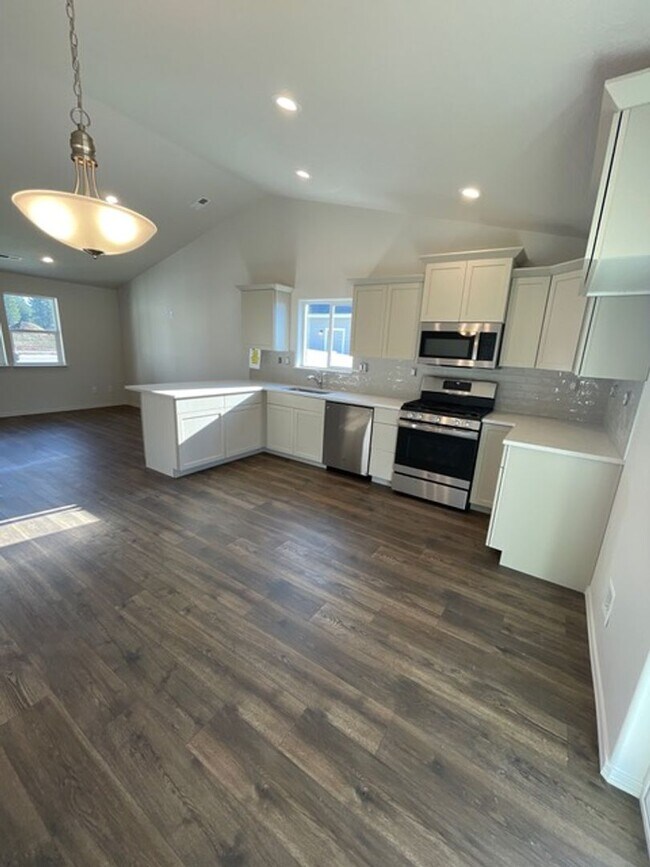 Building Photo - Home in Rathdrum