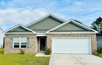 Building Photo - 4 bed, 2 bath-- Available Aug 2026!