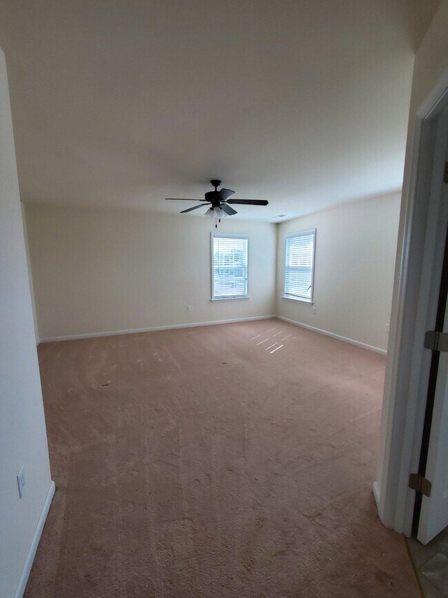 Building Photo - 233 Kanter Dr