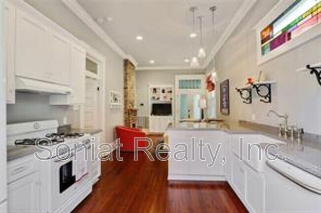 Building Photo - 1026 Arabella St