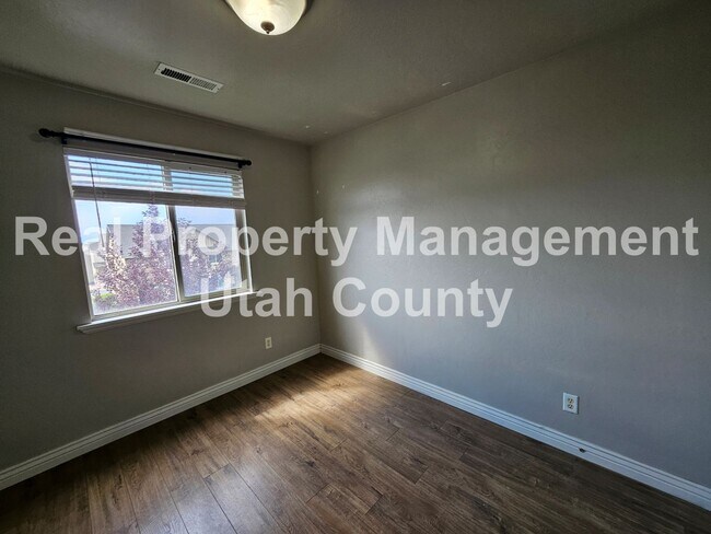 Building Photo - Spanish Fork House